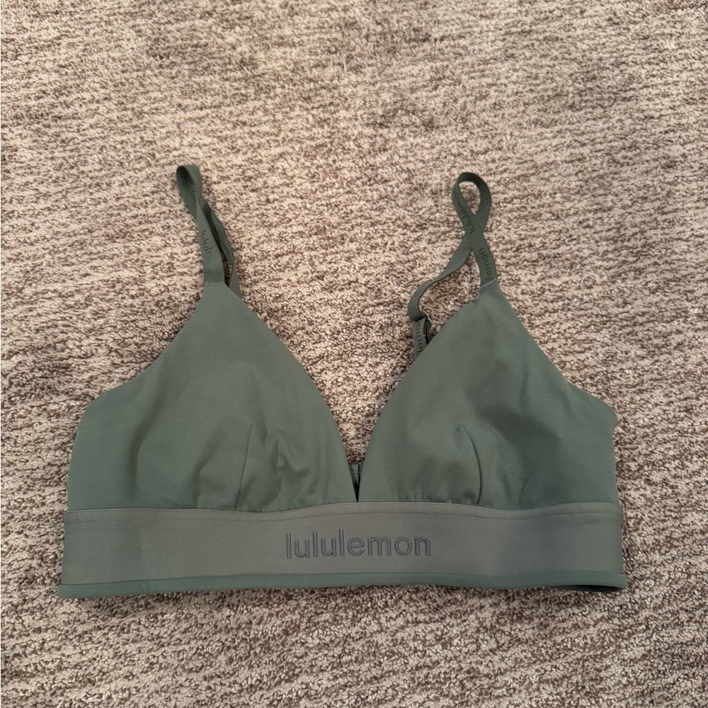 lululemon athletica Olive Bra (missing cup liner inserts)